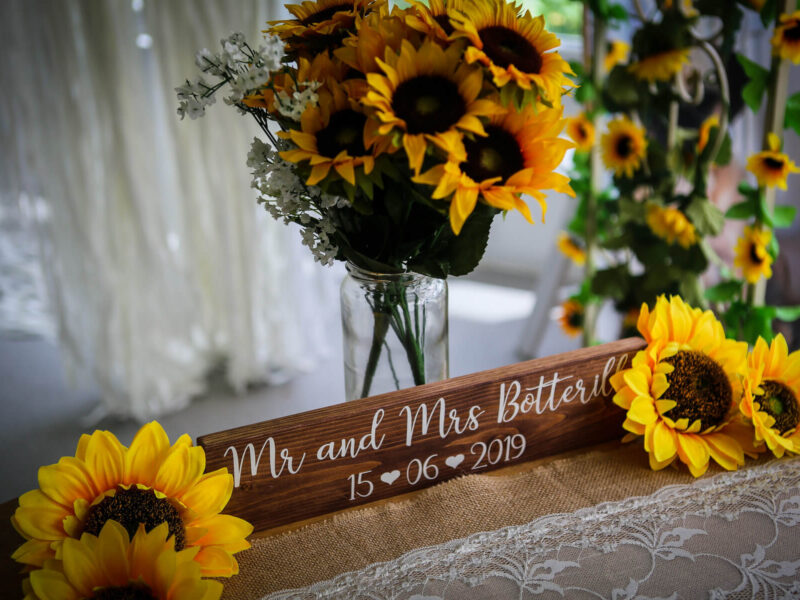 Summer-country-wedding-sunflowers-devon-HarrietRhys-2