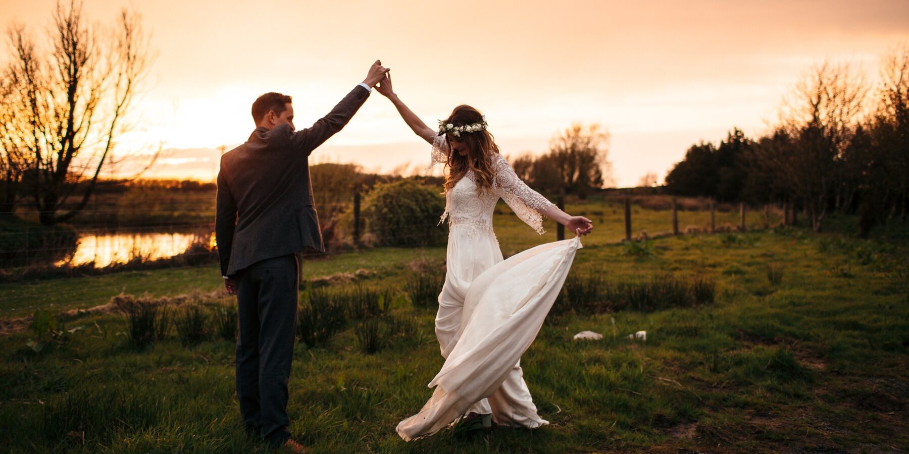 Wedding barn devon S&C lake sunset