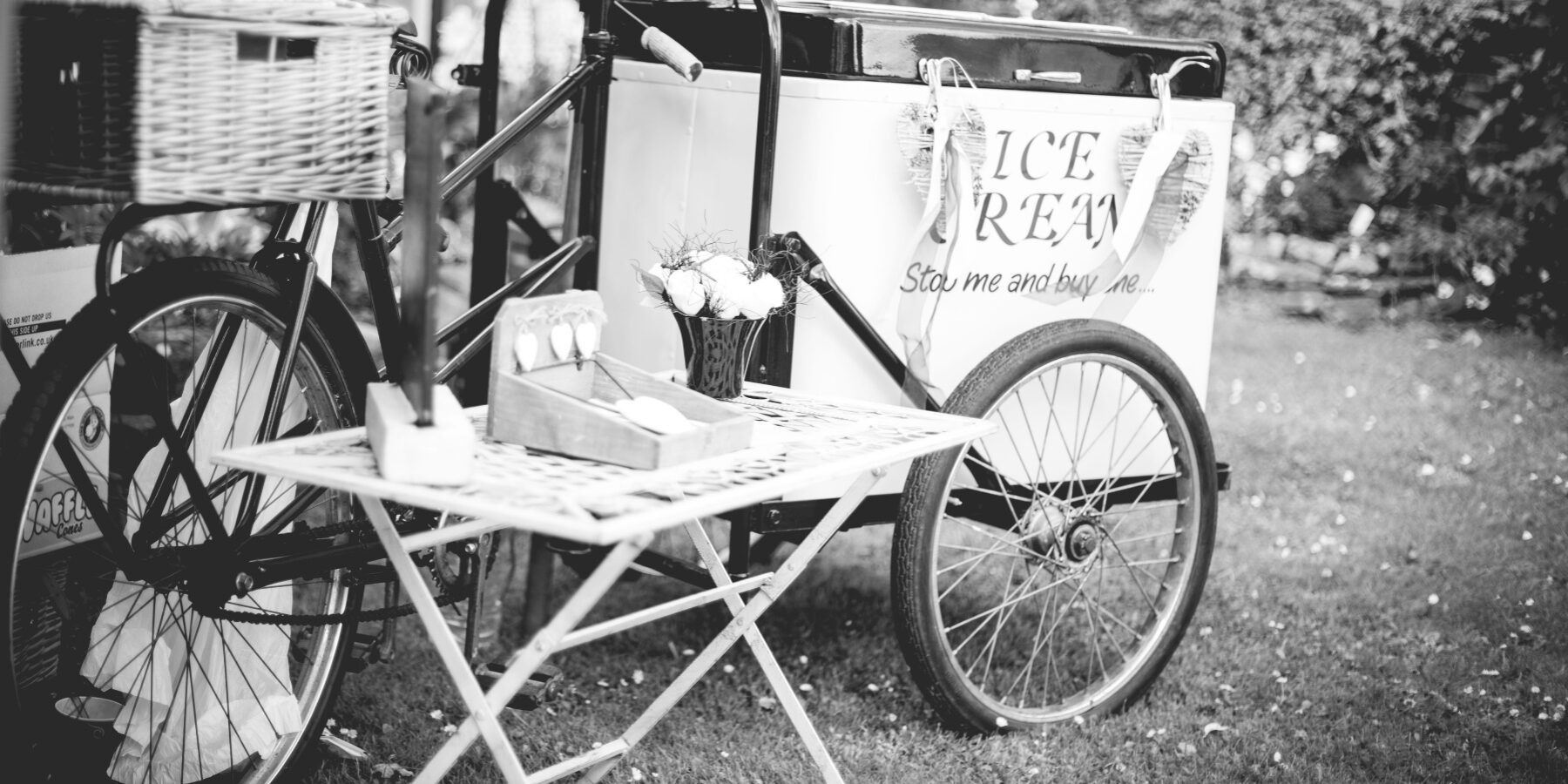 rustic wedding venue icecream bike