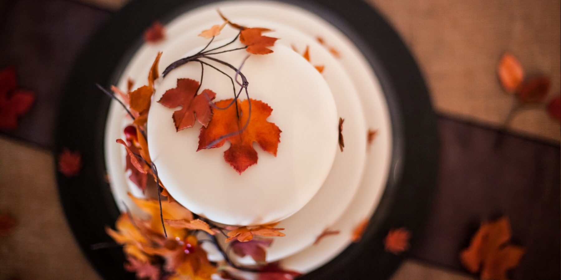 Autumn wedding barn S&L cake