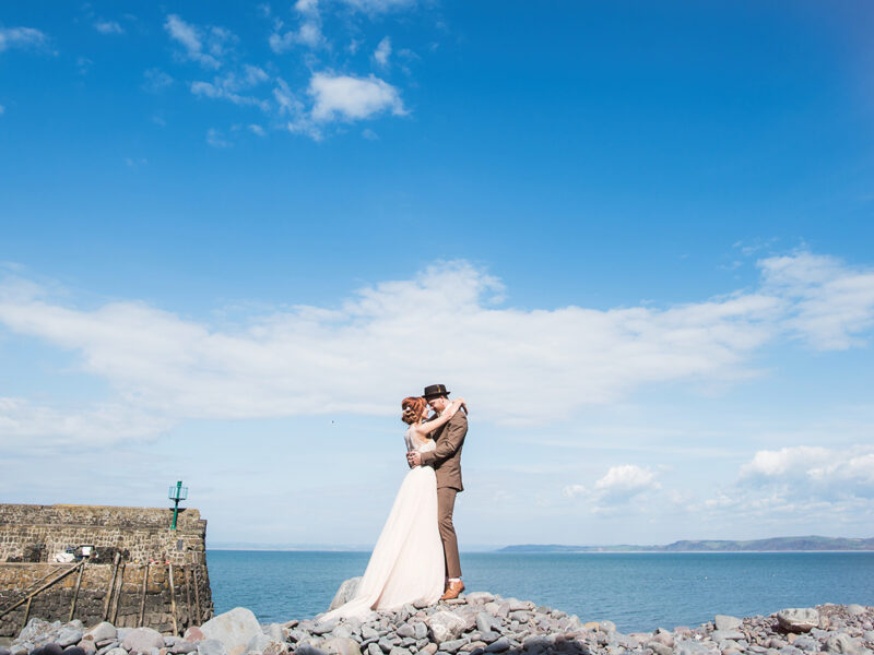 Wedding barn devon D&S clovelly kiss