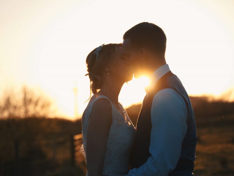 Devon wedding venue sunset kiss