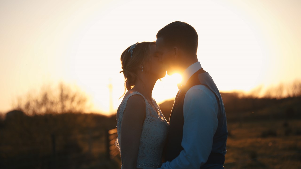 Devon wedding venue sunset kiss