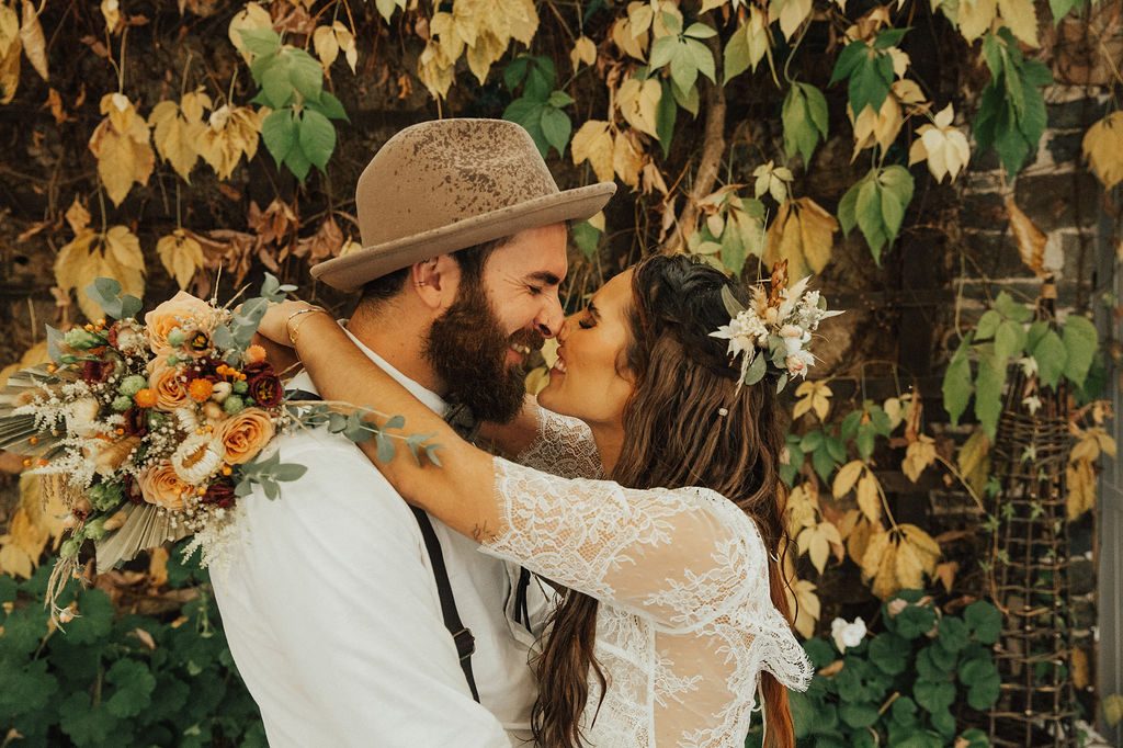 autumn wedding foliage kiss