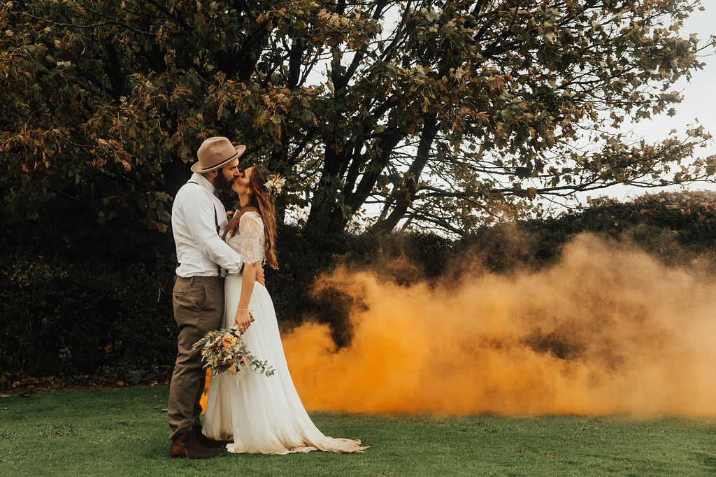 kiss wedding smoke