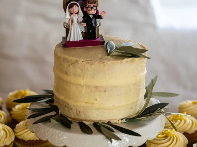 Wedding barn clovelly cake