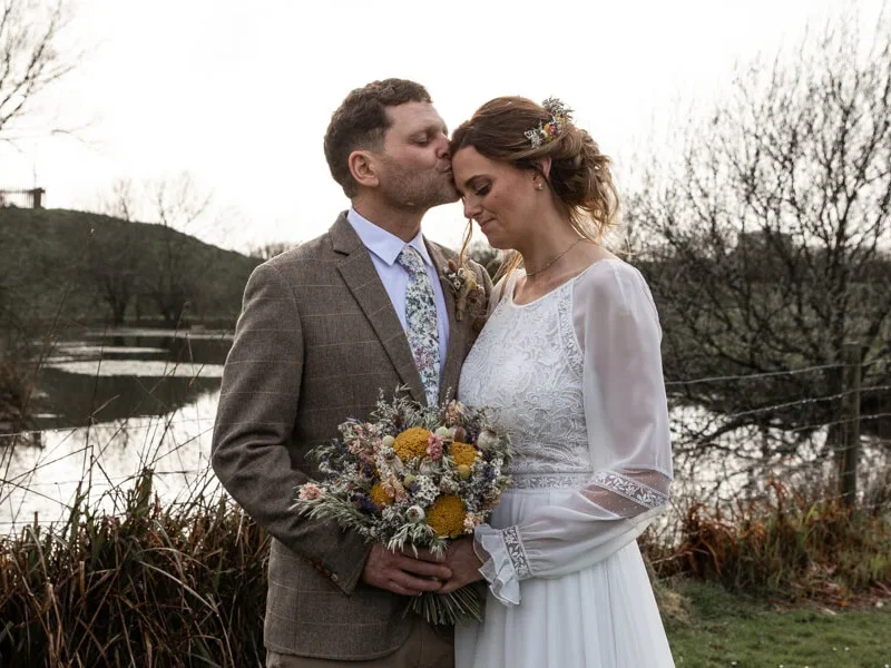 Wedding barn clovelly romantic kiss